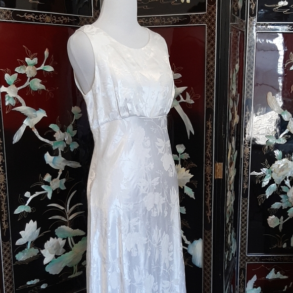 All that Jazz Dresses & Skirts - All That Jazz white tie back dress 11/12